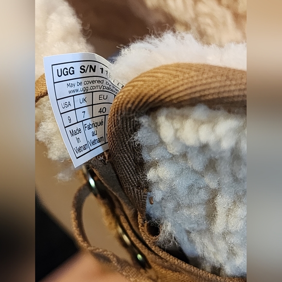 Size 9 - UGG Classic Cozy Tan Shearling Women's Platform Shoes - Picture 5 of 15